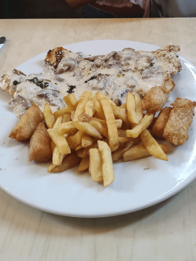 فرنچ فرایز با سس قارچ